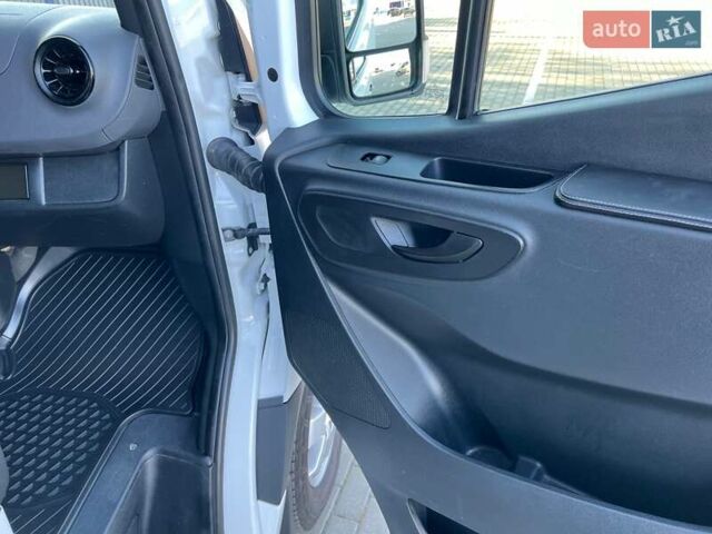 Белый Мерседес Sprinter, объемом двигателя 2.14 л и пробегом 690 тыс. км за 26000 $, фото 23 на Automoto.ua