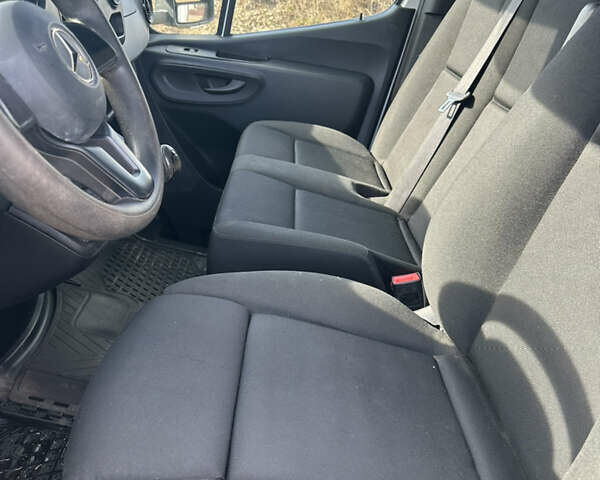 Белый Мерседес Sprinter, объемом двигателя 2.99 л и пробегом 500 тыс. км за 29900 $, фото 5 на Automoto.ua