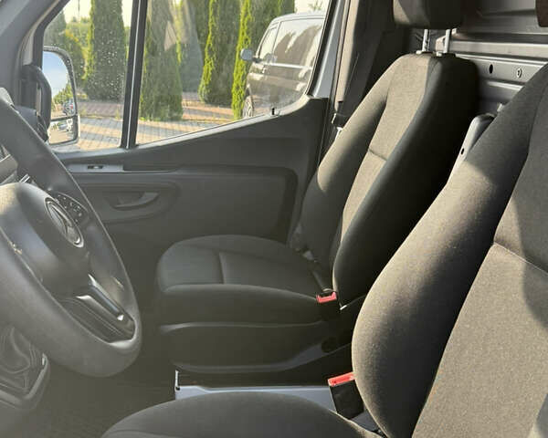 Белый Мерседес Sprinter, объемом двигателя 2.14 л и пробегом 234 тыс. км за 20800 $, фото 5 на Automoto.ua