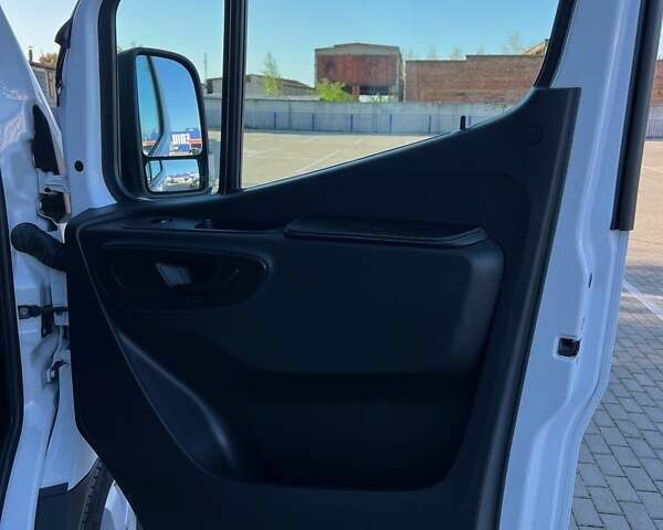 Белый Мерседес Sprinter, объемом двигателя 2.14 л и пробегом 690 тыс. км за 26000 $, фото 22 на Automoto.ua