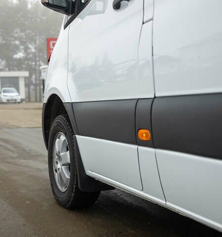 Белый Мерседес Sprinter, объемом двигателя 2.9 л и пробегом 180 тыс. км за 52500 $, фото 4 на Automoto.ua
