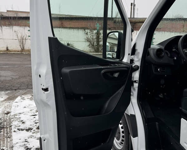 Белый Мерседес Sprinter, объемом двигателя 2.14 л и пробегом 262 тыс. км за 23700 $, фото 16 на Automoto.ua