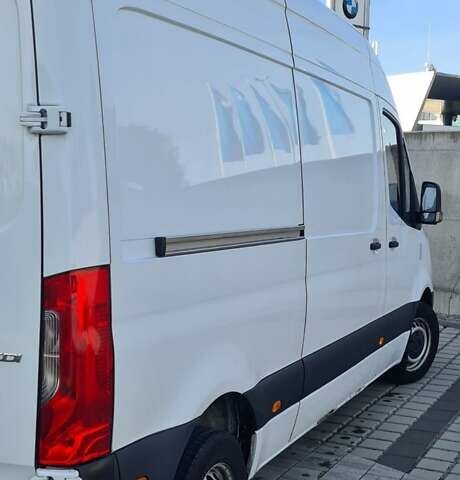 Белый Мерседес Sprinter, объемом двигателя 2.2 л и пробегом 327 тыс. км за 16965 $, фото 3 на Automoto.ua