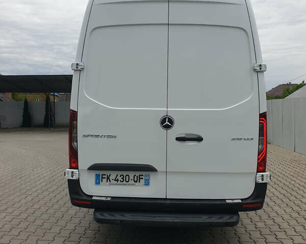 Белый Мерседес Sprinter, объемом двигателя 0 л и пробегом 334 тыс. км за 47793 $, фото 6 на Automoto.ua