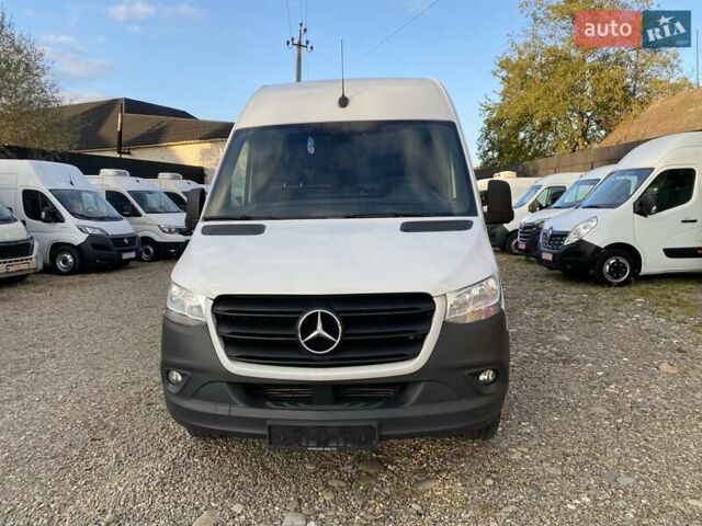 Белый Мерседес Sprinter, объемом двигателя 2.2 л и пробегом 165 тыс. км за 23350 $, фото 4 на Automoto.ua