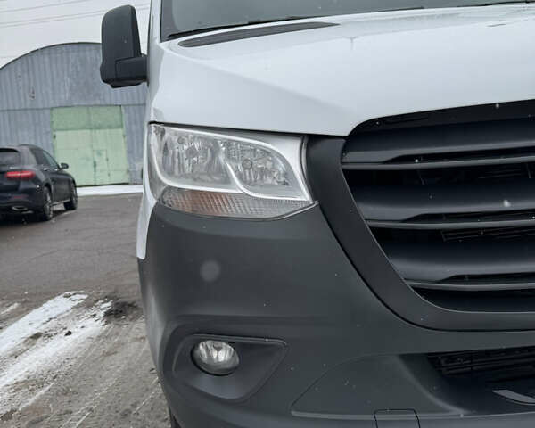 Белый Мерседес Sprinter, объемом двигателя 2.14 л и пробегом 262 тыс. км за 23700 $, фото 6 на Automoto.ua