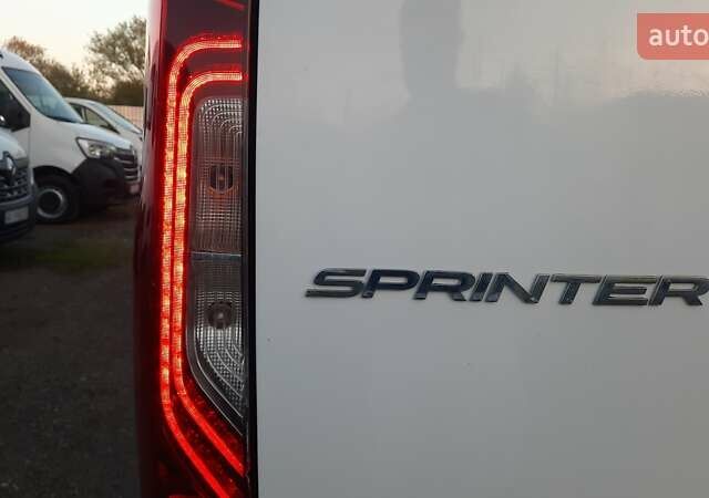 Белый Мерседес Sprinter, объемом двигателя 2.14 л и пробегом 330 тыс. км за 25000 $, фото 34 на Automoto.ua