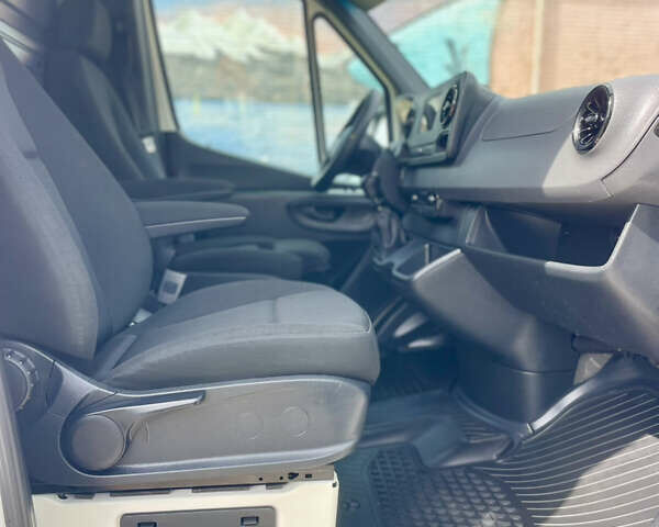 Белый Мерседес Sprinter, объемом двигателя 2.2 л и пробегом 257 тыс. км за 26000 $, фото 50 на Automoto.ua