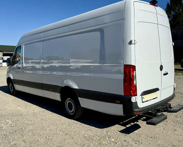 Белый Мерседес Sprinter, объемом двигателя 2.2 л и пробегом 301 тыс. км за 35500 $, фото 4 на Automoto.ua