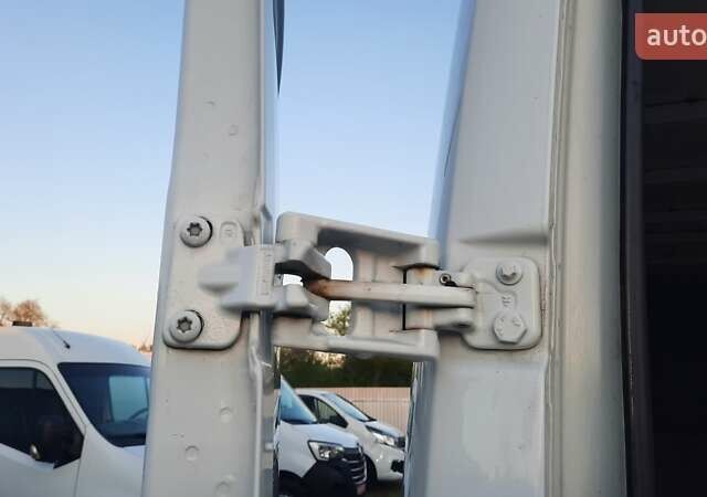 Белый Мерседес Sprinter, объемом двигателя 2.14 л и пробегом 330 тыс. км за 25000 $, фото 23 на Automoto.ua