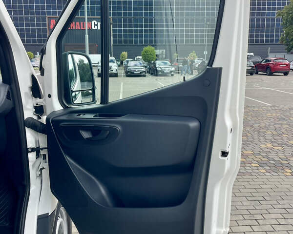 Белый Мерседес Sprinter, объемом двигателя 2.2 л и пробегом 155 тыс. км за 26500 $, фото 63 на Automoto.ua