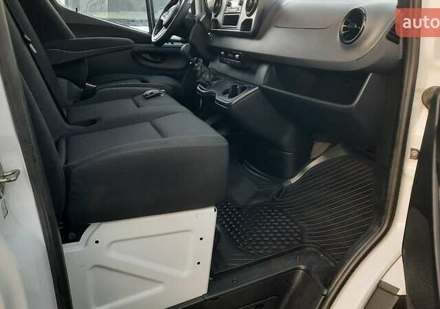 Белый Мерседес Sprinter, объемом двигателя 2.14 л и пробегом 330 тыс. км за 25000 $, фото 49 на Automoto.ua