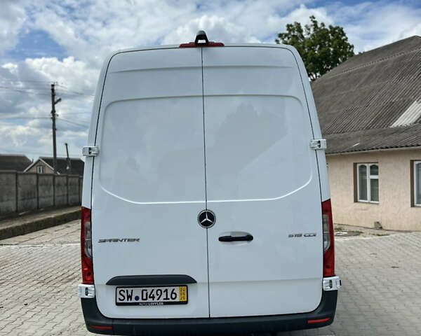 Белый Мерседес Sprinter, объемом двигателя 3 л и пробегом 330 тыс. км за 47589 $, фото 4 на Automoto.ua
