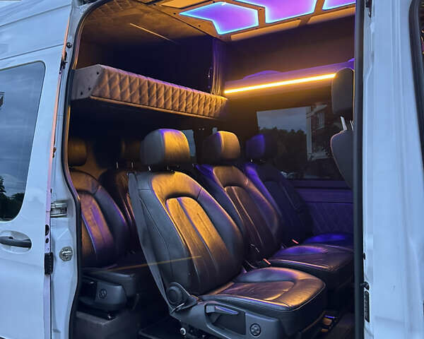 Белый Мерседес Sprinter, объемом двигателя 2.99 л и пробегом 250 тыс. км за 65000 $, фото 17 на Automoto.ua