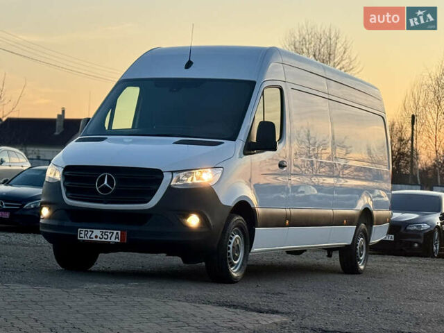 Белый Мерседес Sprinter, объемом двигателя 2.14 л и пробегом 240 тыс. км за 27900 $, фото 1 на Automoto.ua