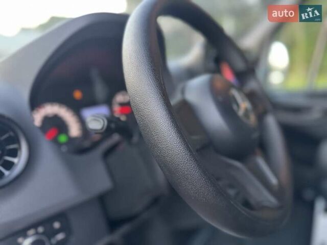 Белый Мерседес Sprinter, объемом двигателя 2.14 л и пробегом 261 тыс. км за 25800 $, фото 31 на Automoto.ua