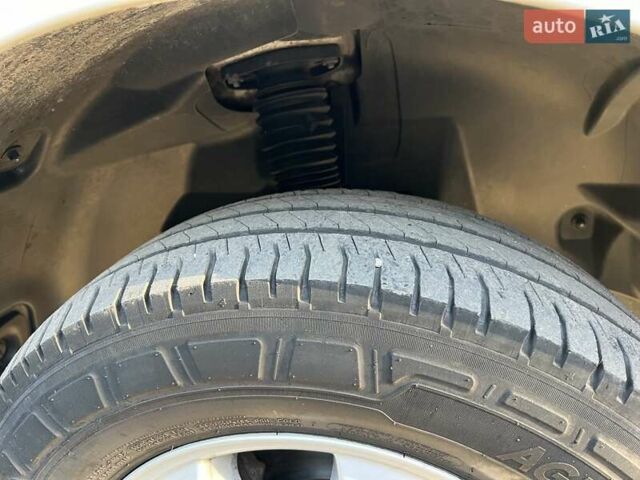 Белый Мерседес Sprinter, объемом двигателя 2.14 л и пробегом 690 тыс. км за 26000 $, фото 53 на Automoto.ua