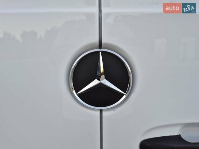 Белый Мерседес Sprinter, объемом двигателя 0 л и пробегом 236 тыс. км за 23555 $, фото 19 на Automoto.ua
