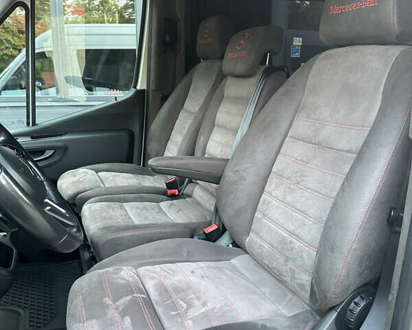 Белый Мерседес Sprinter, объемом двигателя 3 л и пробегом 336 тыс. км за 46329 $, фото 17 на Automoto.ua