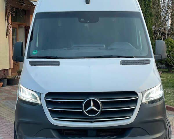 Белый Мерседес Sprinter, объемом двигателя 2.99 л и пробегом 182 тыс. км за 45746 $, фото 2 на Automoto.ua