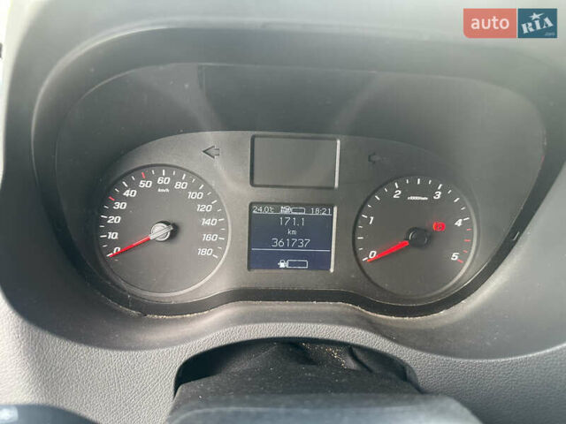 Белый Мерседес Sprinter, объемом двигателя 2.2 л и пробегом 360 тыс. км за 27000 $, фото 17 на Automoto.ua