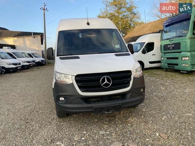 Белый Мерседес Sprinter, объемом двигателя 2.2 л и пробегом 165 тыс. км за 23350 $, фото 3 на Automoto.ua