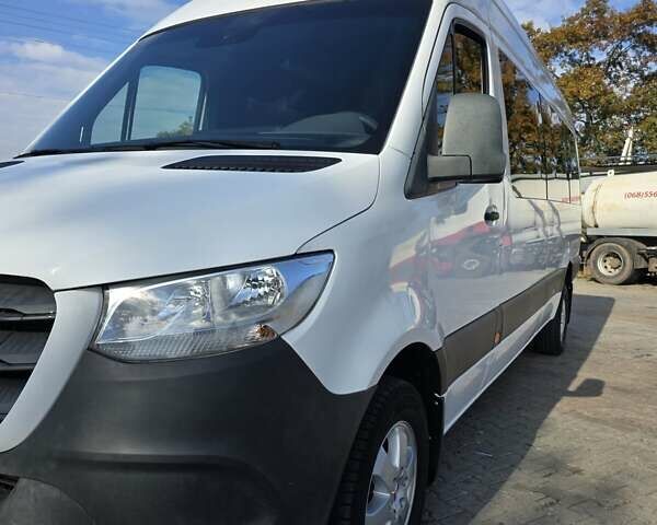 Белый Мерседес Sprinter, объемом двигателя 2.99 л и пробегом 650 тыс. км за 37000 $, фото 3 на Automoto.ua
