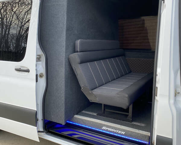Белый Мерседес Sprinter, объемом двигателя 2.2 л и пробегом 500 тыс. км за 27200 $, фото 27 на Automoto.ua