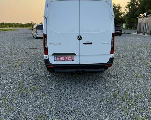 Белый Мерседес Sprinter, объемом двигателя 2.14 л и пробегом 294 тыс. км за 23599 $, фото 3 на Automoto.ua