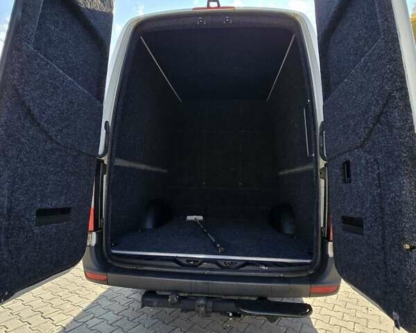 Белый Мерседес Sprinter, объемом двигателя 2.99 л и пробегом 650 тыс. км за 37000 $, фото 17 на Automoto.ua