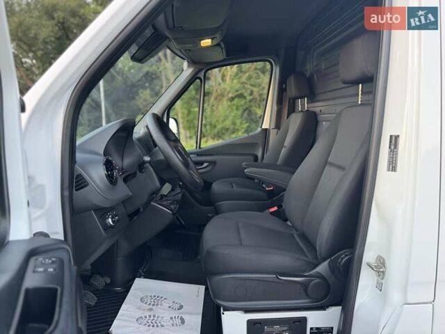 Белый Мерседес Sprinter, объемом двигателя 2.14 л и пробегом 261 тыс. км за 25800 $, фото 25 на Automoto.ua