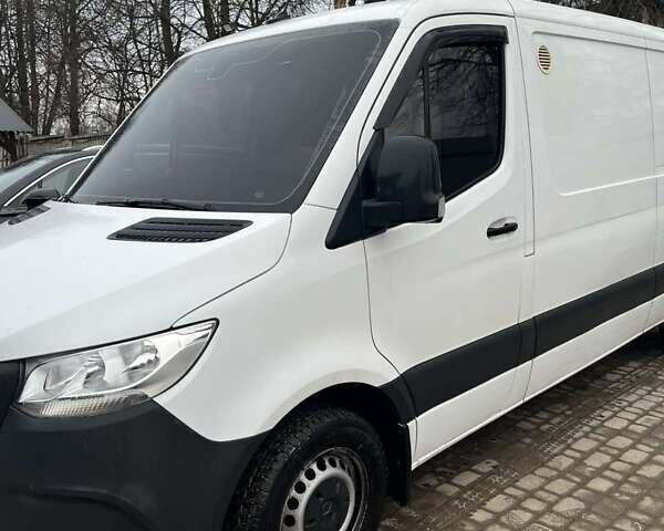 Белый Мерседес Sprinter, объемом двигателя 2.14 л и пробегом 266 тыс. км за 23300 $, фото 2 на Automoto.ua