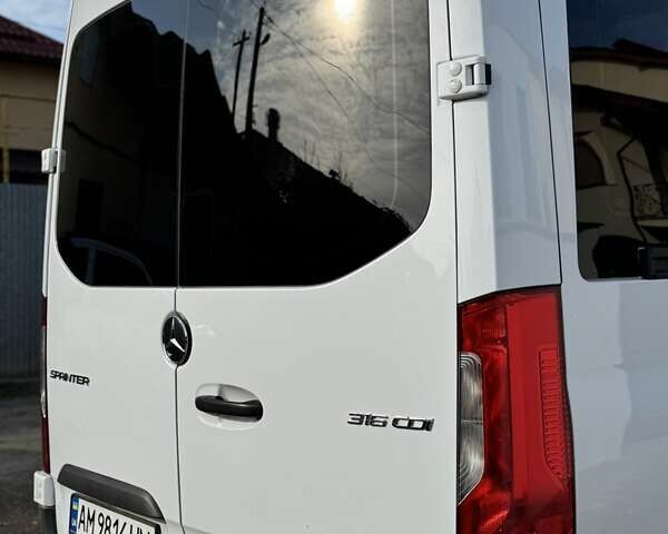 Белый Мерседес Sprinter, объемом двигателя 2.14 л и пробегом 215 тыс. км за 30000 $, фото 22 на Automoto.ua