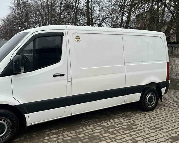 Белый Мерседес Sprinter, объемом двигателя 2.14 л и пробегом 266 тыс. км за 23300 $, фото 13 на Automoto.ua