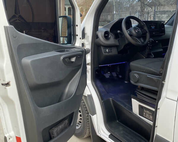 Белый Мерседес Sprinter, объемом двигателя 2.2 л и пробегом 500 тыс. км за 27200 $, фото 14 на Automoto.ua