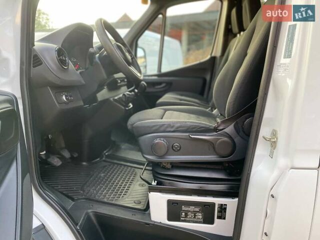 Белый Мерседес Sprinter, объемом двигателя 2.2 л и пробегом 165 тыс. км за 23350 $, фото 41 на Automoto.ua