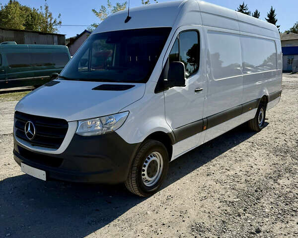 Белый Мерседес Sprinter, объемом двигателя 2.2 л и пробегом 301 тыс. км за 35500 $, фото 2 на Automoto.ua
