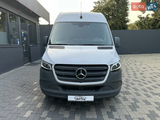 Белый Мерседес Sprinter, объемом двигателя 3 л и пробегом 336 тыс. км за 46329 $, фото 1 на Automoto.ua