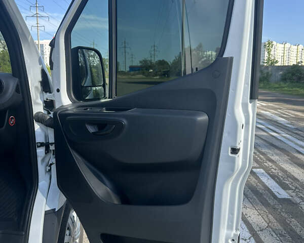 Белый Мерседес Sprinter, объемом двигателя 2.14 л и пробегом 306 тыс. км за 28700 $, фото 14 на Automoto.ua