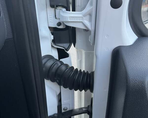 Белый Мерседес Sprinter, объемом двигателя 2.2 л и пробегом 180 тыс. км за 27900 $, фото 32 на Automoto.ua