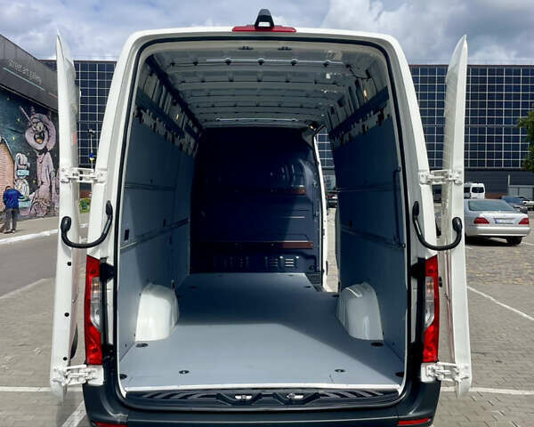 Белый Мерседес Sprinter, объемом двигателя 2.2 л и пробегом 257 тыс. км за 26000 $, фото 62 на Automoto.ua