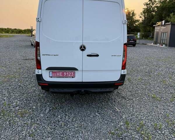 Белый Мерседес Sprinter, объемом двигателя 2.14 л и пробегом 294 тыс. км за 23599 $, фото 4 на Automoto.ua