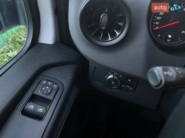 Белый Мерседес Sprinter, объемом двигателя 2.14 л и пробегом 280 тыс. км за 24800 $, фото 11 на Automoto.ua