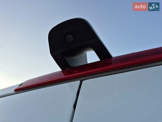 Белый Мерседес Sprinter, объемом двигателя 0 л и пробегом 236 тыс. км за 23555 $, фото 15 на Automoto.ua