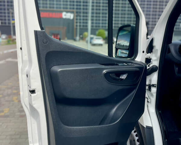 Белый Мерседес Sprinter, объемом двигателя 2.2 л и пробегом 257 тыс. км за 26000 $, фото 26 на Automoto.ua