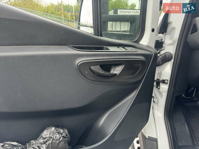 Белый Мерседес Sprinter, объемом двигателя 2.2 л и пробегом 301 тыс. км за 32000 $, фото 13 на Automoto.ua