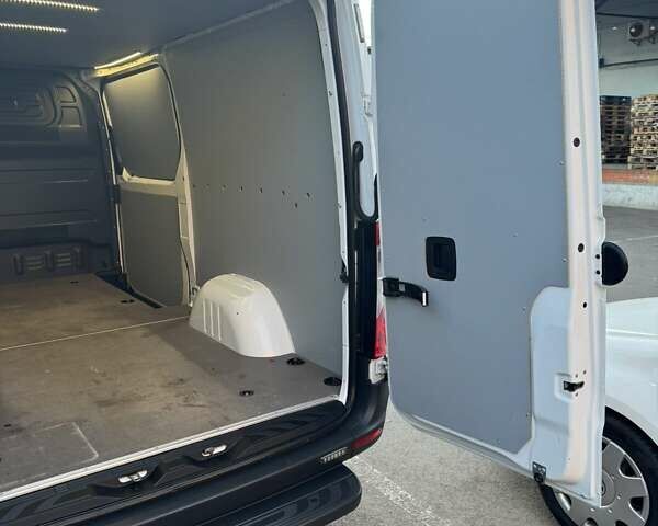 Белый Мерседес Sprinter, объемом двигателя 2.2 л и пробегом 180 тыс. км за 27900 $, фото 16 на Automoto.ua