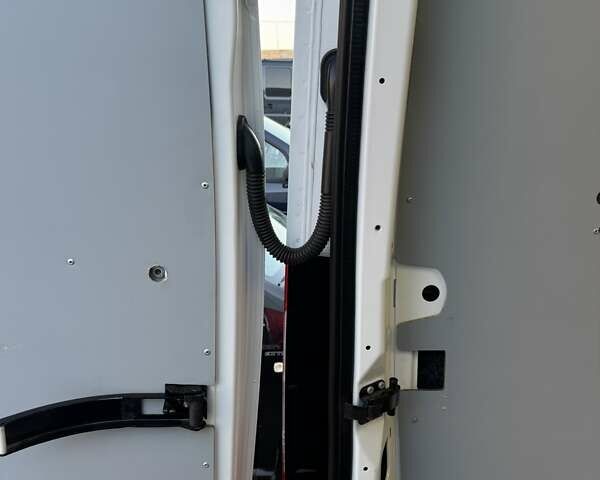 Белый Мерседес Sprinter, объемом двигателя 2.2 л и пробегом 180 тыс. км за 27900 $, фото 17 на Automoto.ua