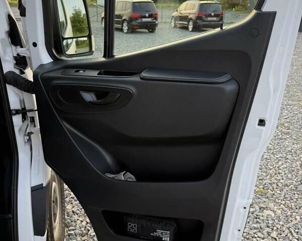 Белый Мерседес Sprinter, объемом двигателя 2.14 л и пробегом 294 тыс. км за 23599 $, фото 28 на Automoto.ua