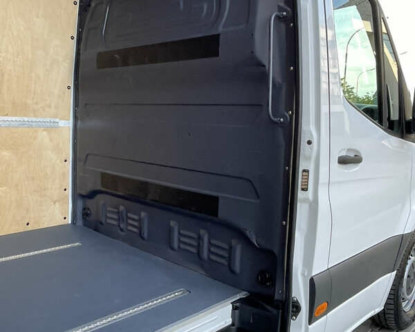 Білий Мерседес Sprinter, об'ємом двигуна 2.2 л та пробігом 280 тис. км за 23800 $, фото 48 на Automoto.ua
